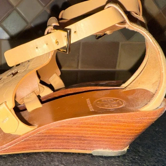 Tory Burch Zoey Tan Wedge Heel Sandals with Ankle Straps Size 7.5 - Picture 6 of 9